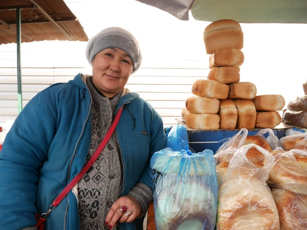 ナンを売る優しいおばちゃん