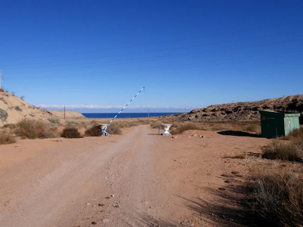 入口を振り返った景色。小屋には誰もいない