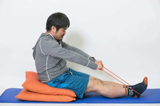 【3】肩甲骨を回すようにしながら腕を伸ばして最初の位置に