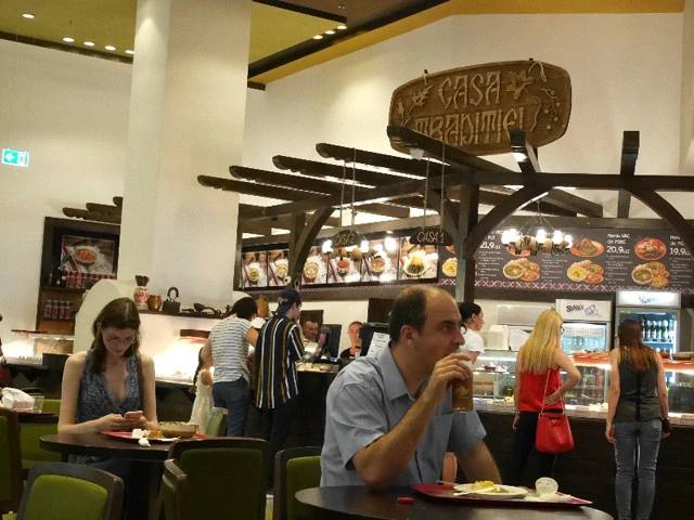 ルーマニア料理の店「Casa Traditiei」