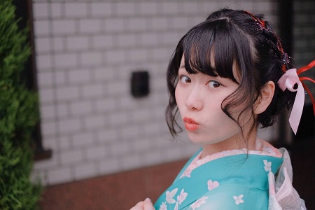 賛成派の友希ちゃんは「少子高齢化や晩婚化は深刻であり、問題解決は急務です!」