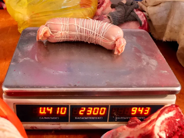 馬肉ソーセージ400g。もっと大きいものばかり売っていたけど、小さいのを作ってもらいました