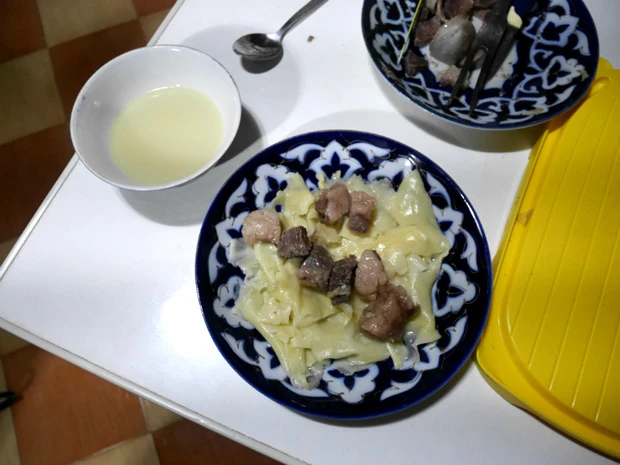 カザフスタン料理、でき上がり! 見た目はシンプル