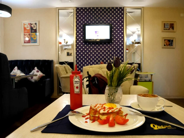 クロックムッシュを注文。フランスの朝食だけど…