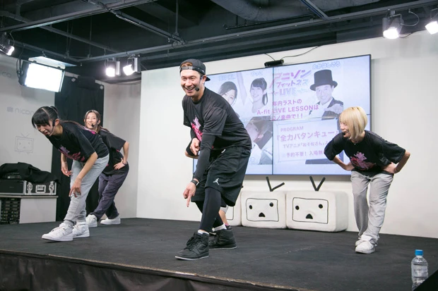 たかはし氏とA-fit-ガールたちが楽しく盛り上げてくれるアニソンフィットネス
