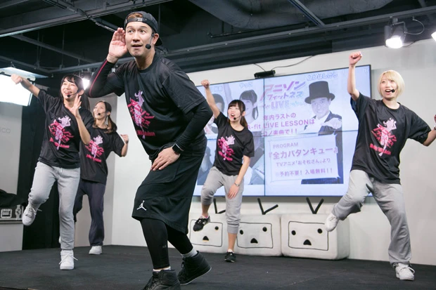 たかはし氏(中央)らがハイテンションで盛り上げてくれる