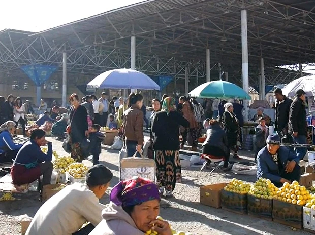 サマルカンド最大の市場「シャブバザール(シヨブバザール)」