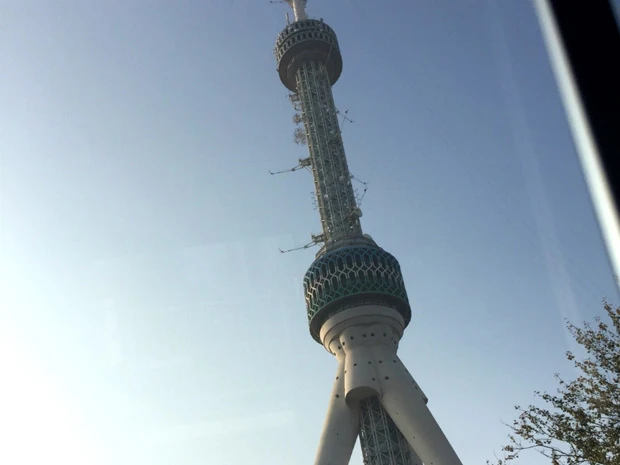 タシュケントのテレビ塔。珍しくもないけれど、一応ガイドブックにも載っているので撮った