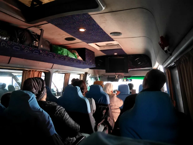 国境越えのマルシュルートカ(ミニバン)に乗ります!