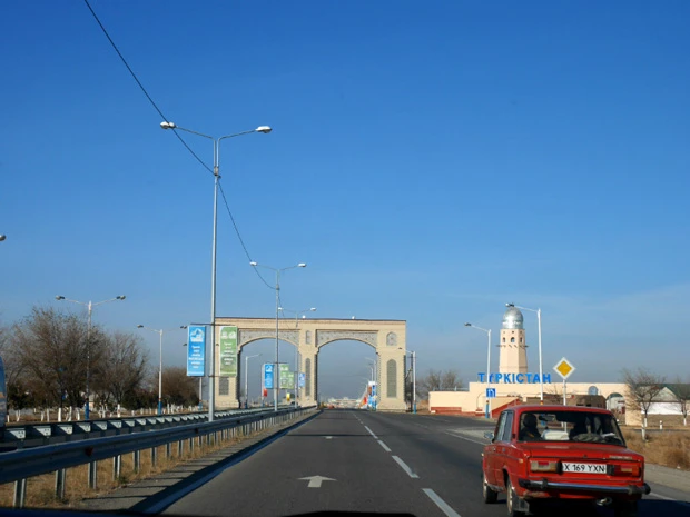 テュルキスタン市の街の入口