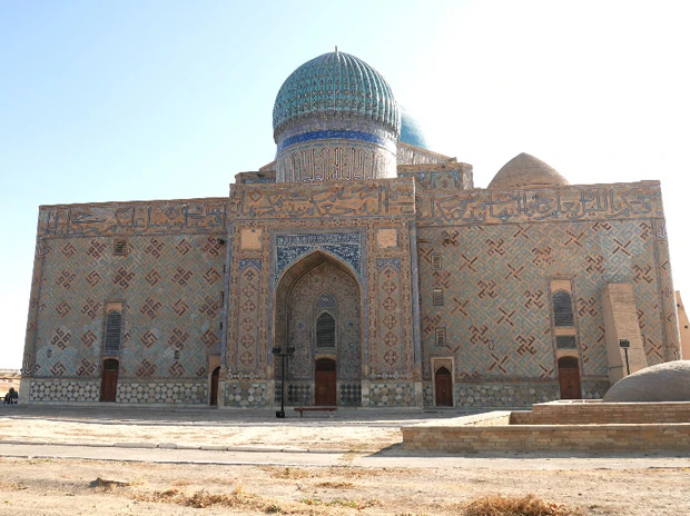 背面。こちらが正面かと思うほど豪華! 逆光が悔しい!