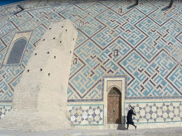 横側。青い幾何学模様がお見事!