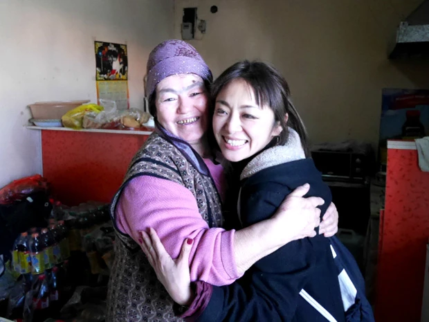 つながり眉毛のおばちゃん