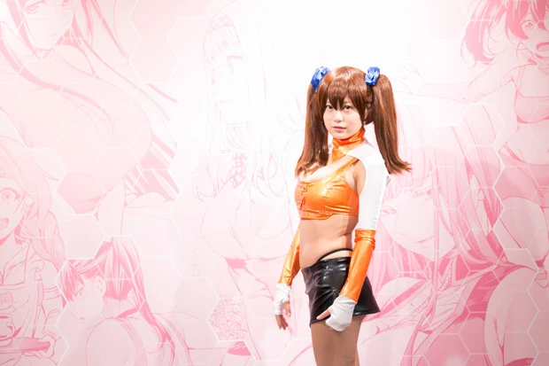 最年少・RaMuは水原まひるに。「未来的な衣装と足元のサンダルのギャップがいいですよね。スタイリストさんが手を抜いたわけじゃないですよ!」