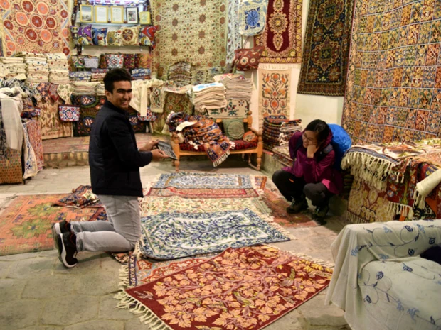 熱心な営業にユメちゃん、スザニを物色中