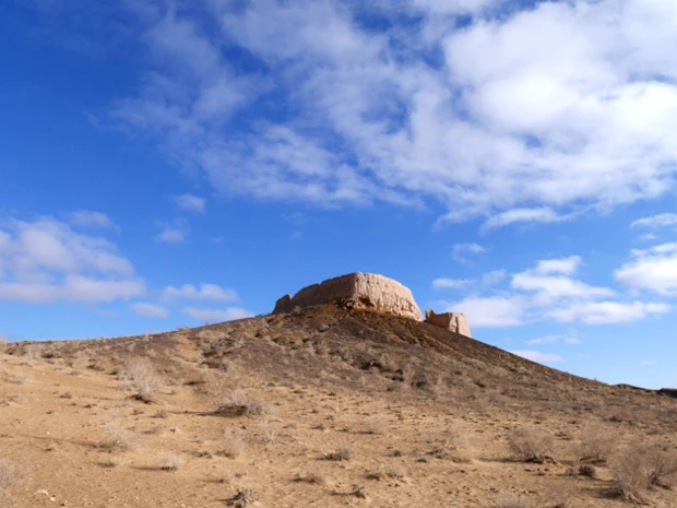 イスラム以前に西部ウズベキスタンの要衝として栄えた古代遺跡アヤズ・カラ
