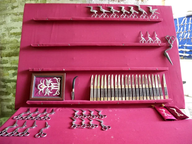 コウノトリをモチーフにした手作りハサミも有名だけど、刃物は飛行機内に持ち込めないからお土産にするの難しいな~