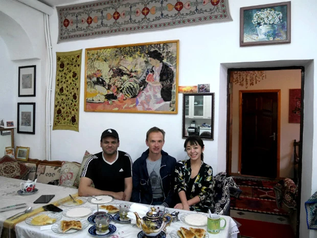 真ん中がトルクメニスタン人のユリックさん