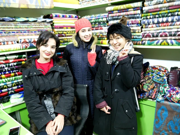 チョルスーマーケットで出会ったウズベクっ娘たち