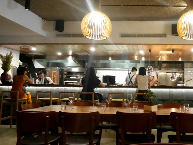 オシャレなラーメン店