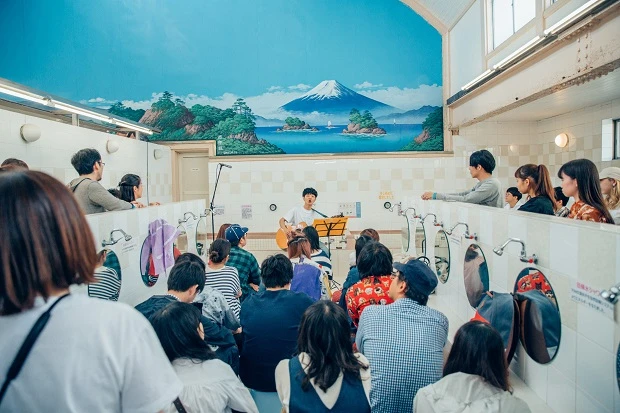  昨年５月、１１月に開催し小杉湯の名物イベントとなった「小杉湯フェス」。浴室特有の音響に観客が酔いしれた