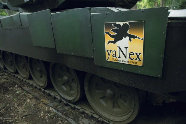 履帯やアーマーも樹脂パーツとは思えないクオリティ。ヤネックスへのアクセスは【http://www.yanex.co/】で確認!