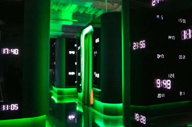 コンセプトは“アトラクション睡眠”。写真は原宿神宮店のタイムマシンのフロア