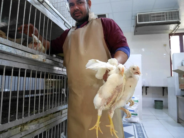 マーケットで働くバングラディッシュ人