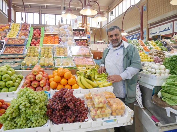 マーケットで働くイラン人のおじさん