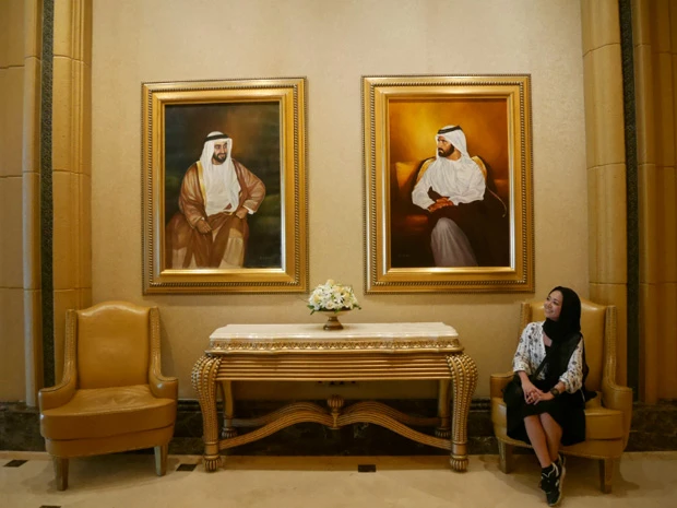 ムスリム娘を意識してみたが、「頭隠して足隠さず」で全然なりきれていない