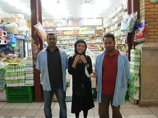 マーケットで働くバングラデシュ人