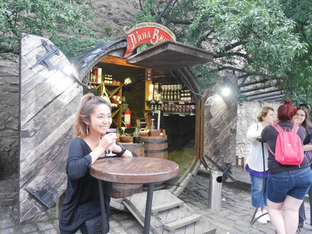 リヴィウの名物チェリーワインをひっかけてと