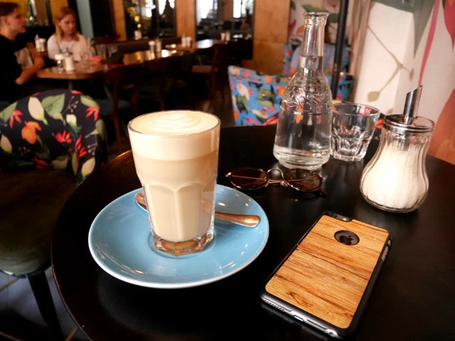 カフェはどこもWi-Fiサクサクなのでノマドワークに向いている