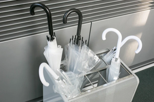 梅雨どきに急増する傘ドロボーには"攻める防犯"が効果的!