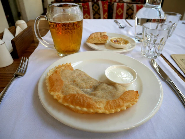 「チェブレク」という名のタタール料理。複数形になると「チェブレキ」というらしい