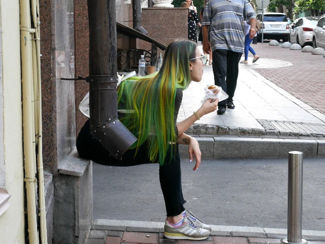 とにかくヘアカラーを楽しんでいる若者が多い印象