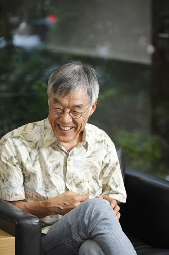 自身も新聞で人生相談をやっているが、悩ましい面もあると明かす高橋源一郎氏