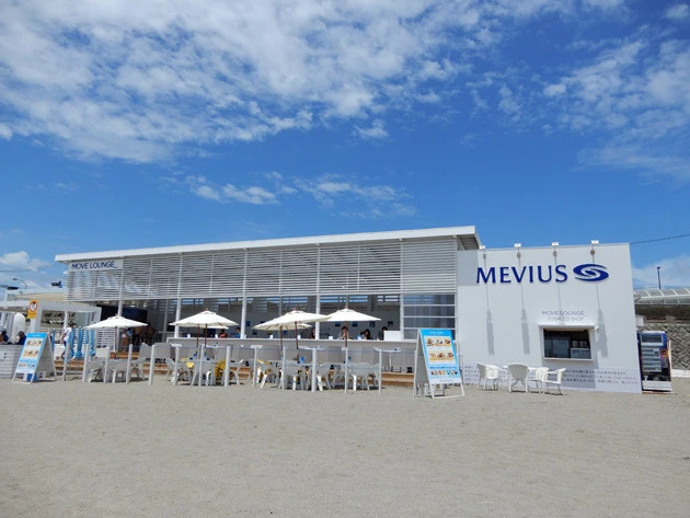 由比ガ浜にスタイリッシュなビーチハウス『MOVE LOUNGE_@YUIGAHAMA powered by MEVIUS』がオープン