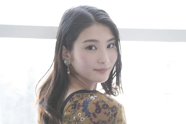 山梨の天然美少女が予約１万本達成でＡＶデビュー！　本庄鈴、最終目標は「世界で通用するモデルに...」