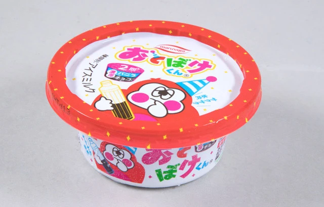 懐かしい雰囲気のアイスなども並ぶ