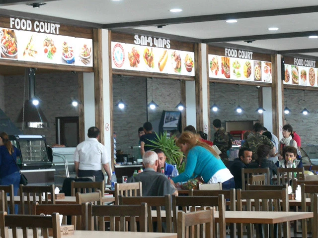 ミニバスの休憩時のランチ