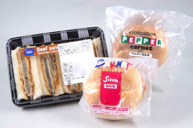 大阪の店舗では串カツやご当地で人気のサンドイッチが売られている