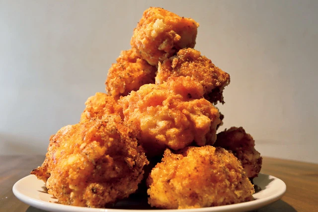 <使用食材>からあげクン(ローソン)、うまい棒(めんたい味、やおきん)、スライスチーズ、プリッツ(江崎グリコ)など