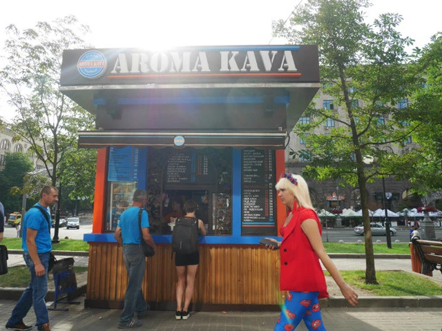 路上のコーヒースタンドなら、コーヒー(アメリカーノ)は約60円程度!