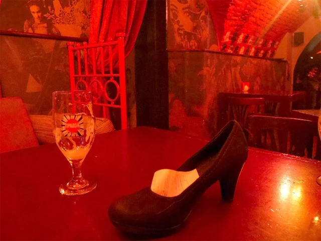 ハイヒールに入れられた伝票