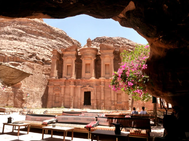 洞穴カフェからのエド・ディル