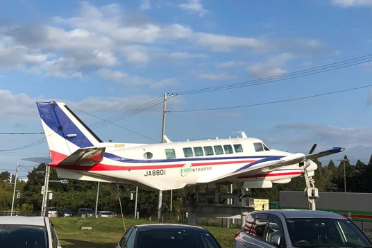 この「ビーチB99」は、東日本大震災時の大津波で損壊し、空の駅「風和里しばやま」にやって来ました