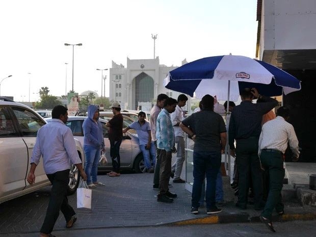 ラダマンが終わると同時に揚げ物屋台にも男性が群がった