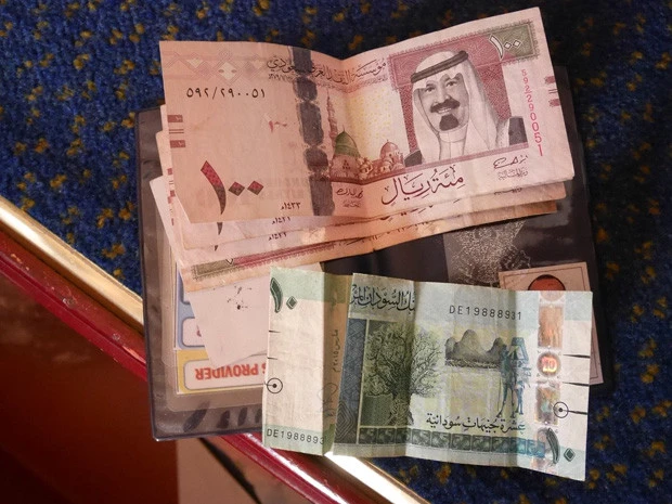 宿の引き出しにあったサウジアラビアのお金