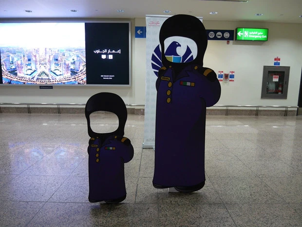 ドバイの空港にあった顔ハメパネル